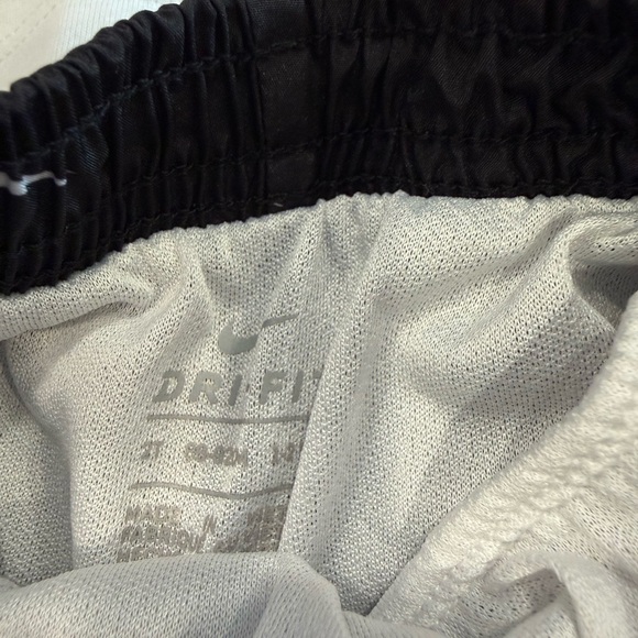 Nike Girls Set with Dri-FIT Black and Pink Shorts - Picture 2 of 4